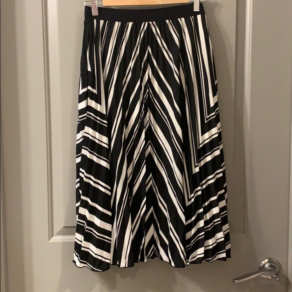 NWOT H&M midi skirt!